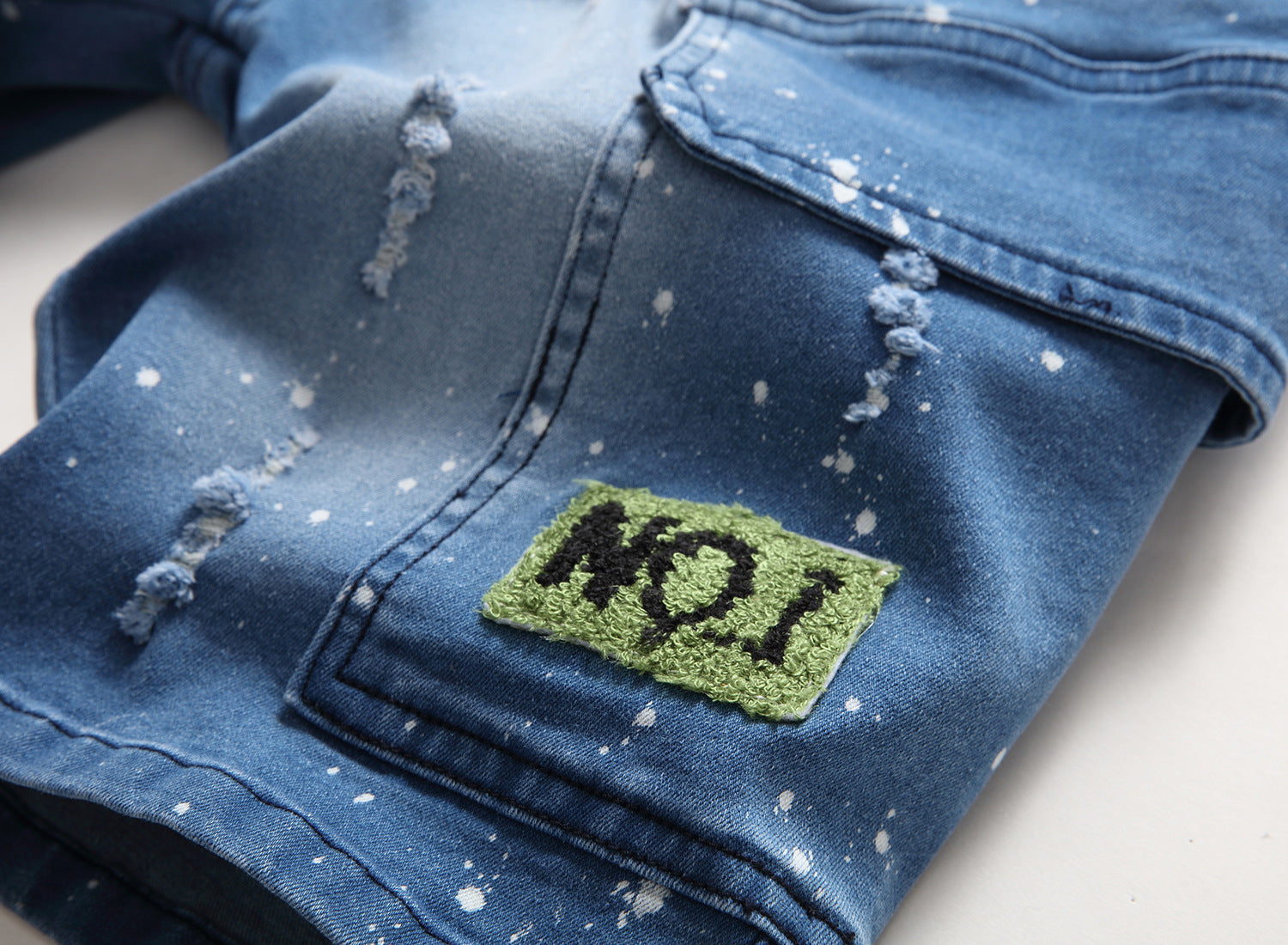 Ripped denim shorts-D139