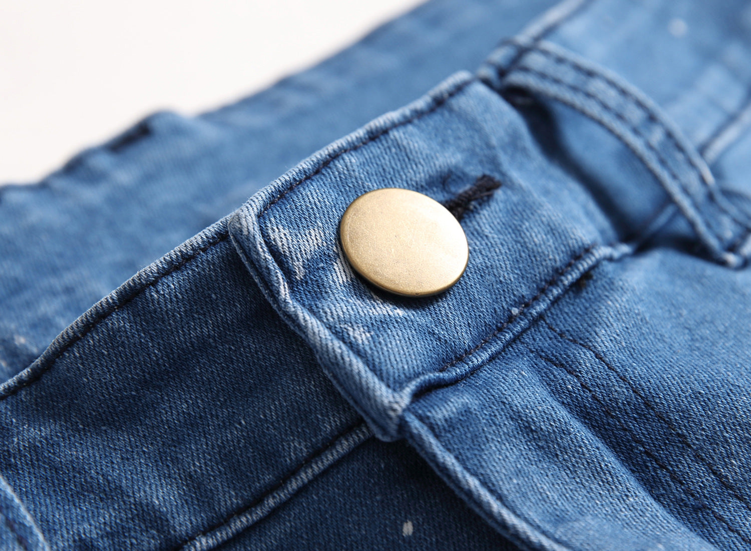 Ripped denim shorts-D139